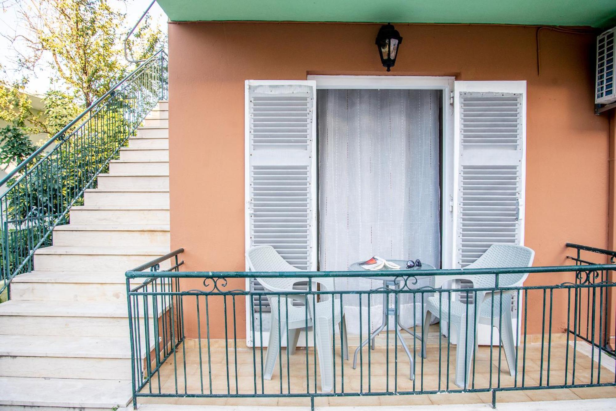 The Grapevine Rooms Poros  Екстериор снимка