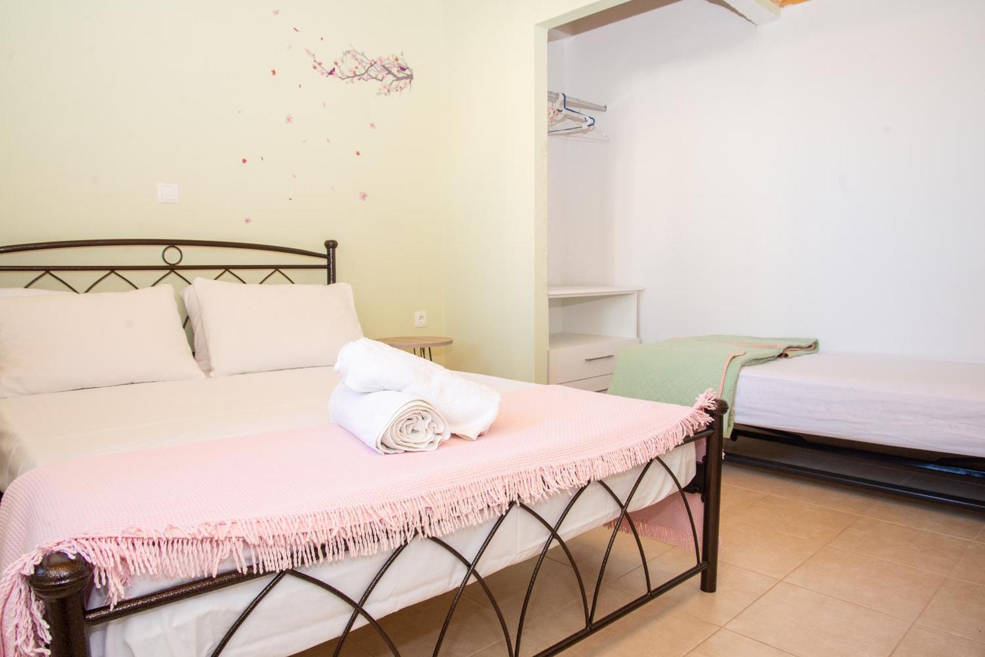 The Grapevine Rooms Poros  Екстериор снимка