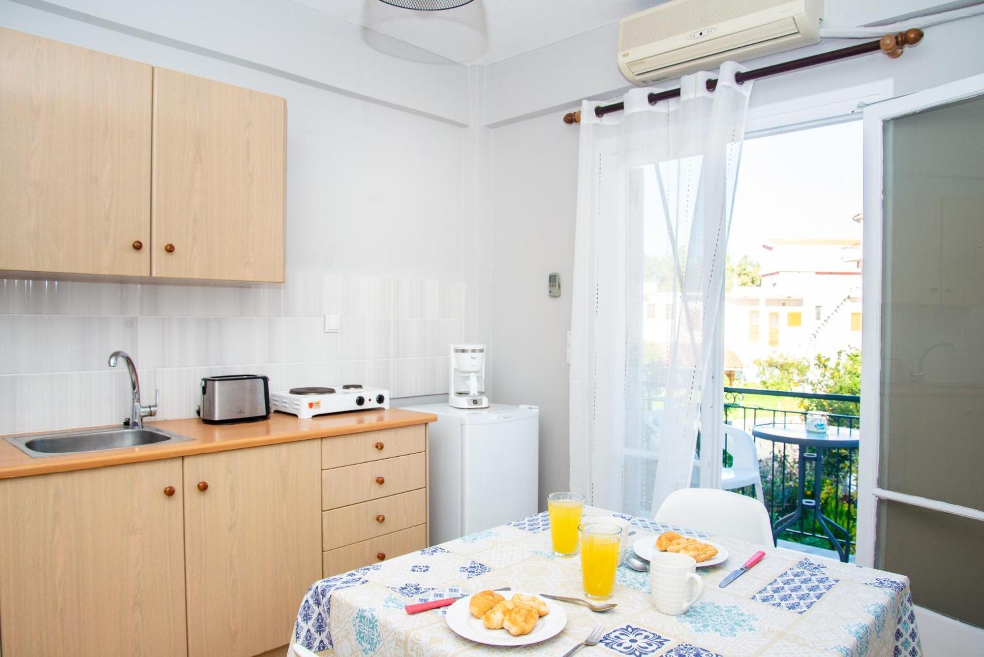 The Grapevine Rooms Poros  Екстериор снимка